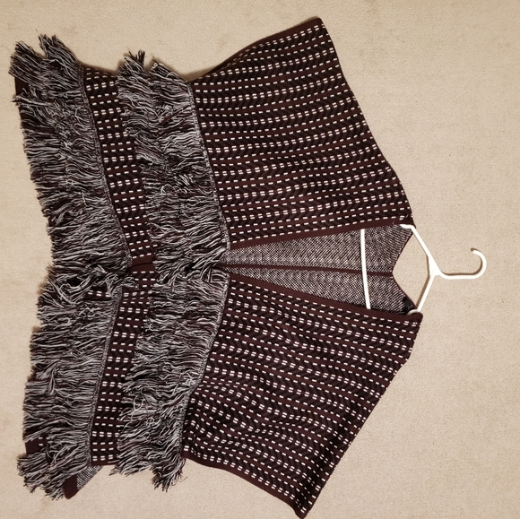 Guess Poncho - Picture 2 of 4